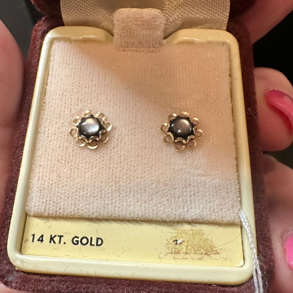 Vintage 14k yellow gold and treated black pearl stud earrings in the box!